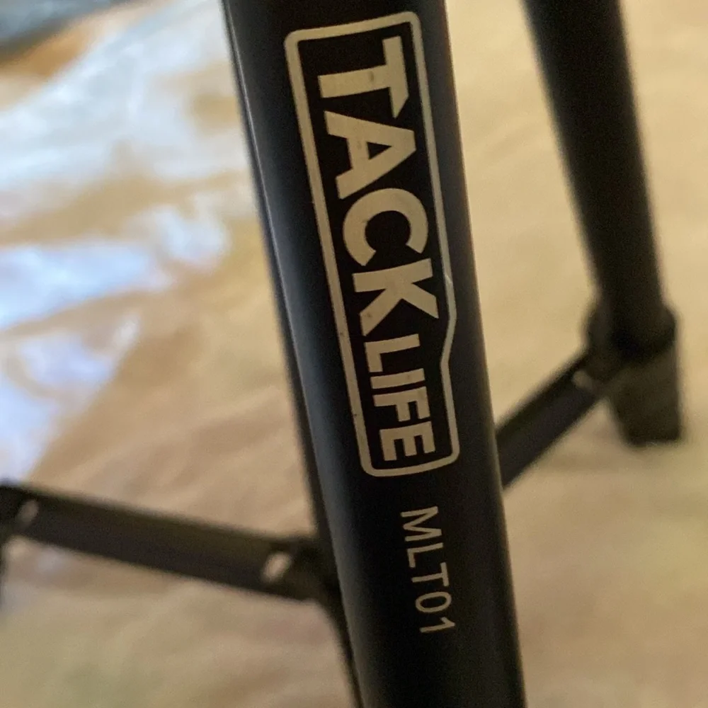 Tacklife tripod MLT01 with bag. Easy open all black